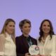 Εκπρόσωποι του EFL Kritikou English School παραλαμβάνουν τη διάκριση Advantage Standard Member στην τελετή British Council Advantage Awards 2026, στο Grand Hyatt Athens.